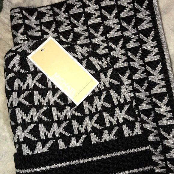 MICHAEL KORS LOGO METALLIC 2-PIECE SET - Picture 4 of 7